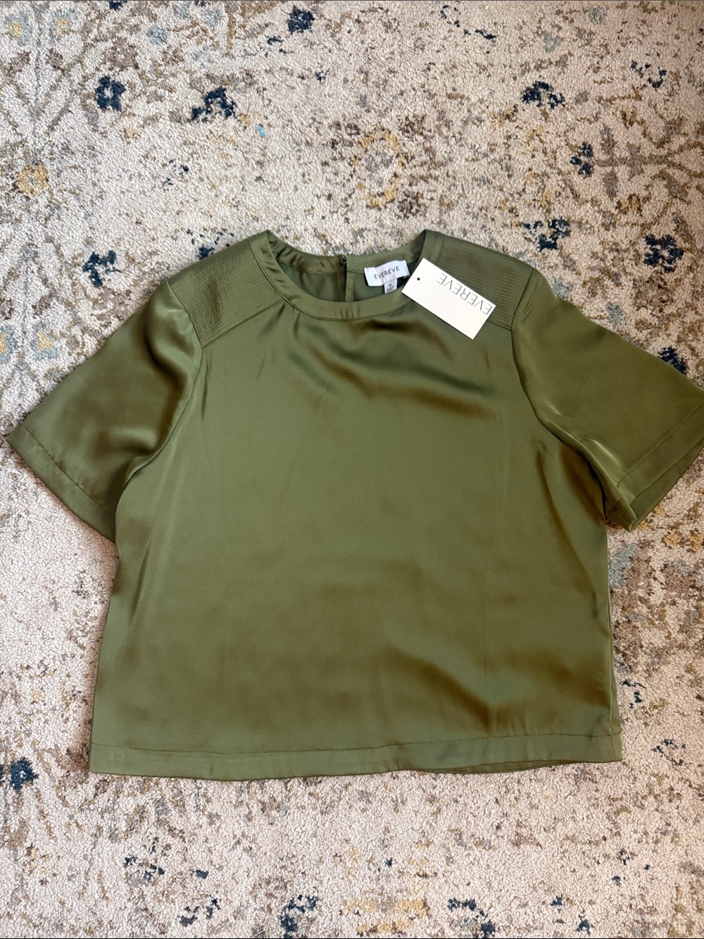 NWT Evereve Rylan satin top - Picture 3 of 4
